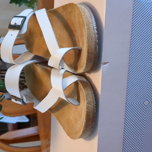 Eric Michael White Leather Adjustable Strap Low Wedge Sandals 37 - Picture 5 of 12